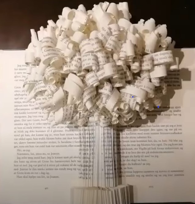 Book folded tree